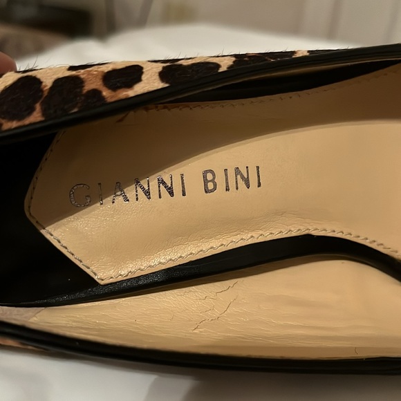 Gianni Bini Cheetah print fur and black Heels - Picture 3 of 3